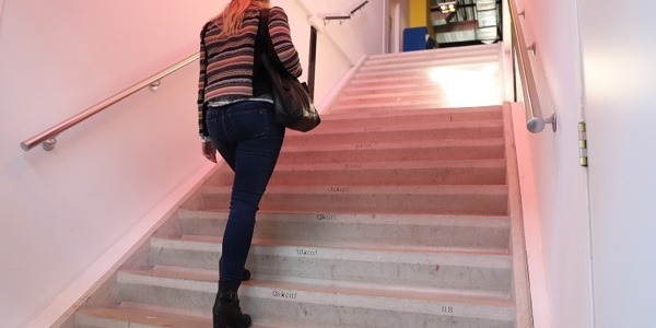 Waarom jij buiten adem raakt van traplopen