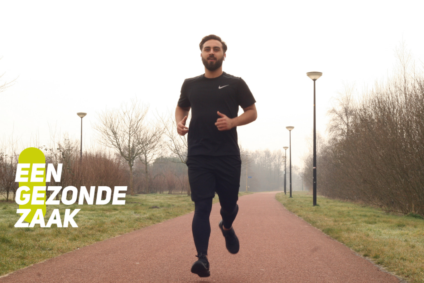 Collega Ömer trekt z'n hardloopschoenen aan voor een verfrissend rondje in de pauze