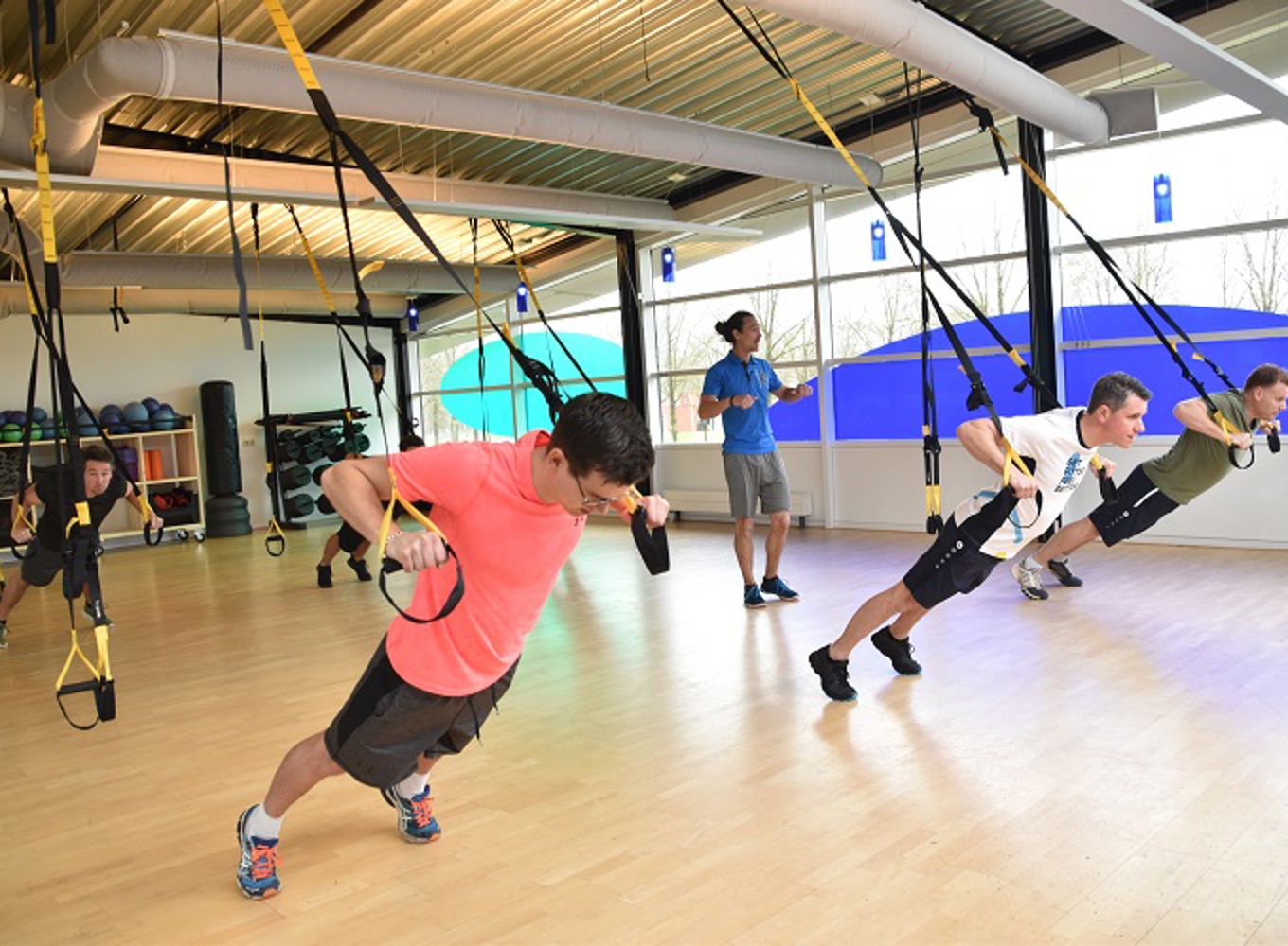 Je kan individueel trainen met de TRX, of meedoen met een groepsles.