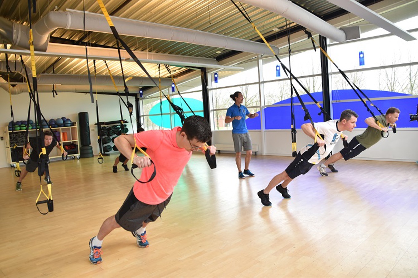 Je kan individueel trainen met de TRX, of meedoen met een groepsles.