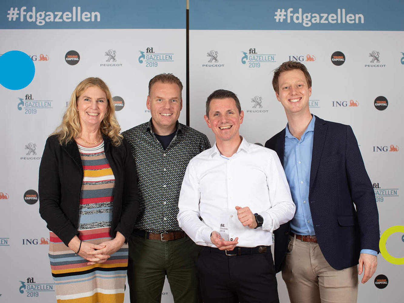 Annette van Oudheusden (Manager Klantenservice & Sportlocaties), Jacco Borger (Commercieel directeur), Klaas Hamstra (Algemeen directeur) en Jonatan van Groos (Salesmanager) 