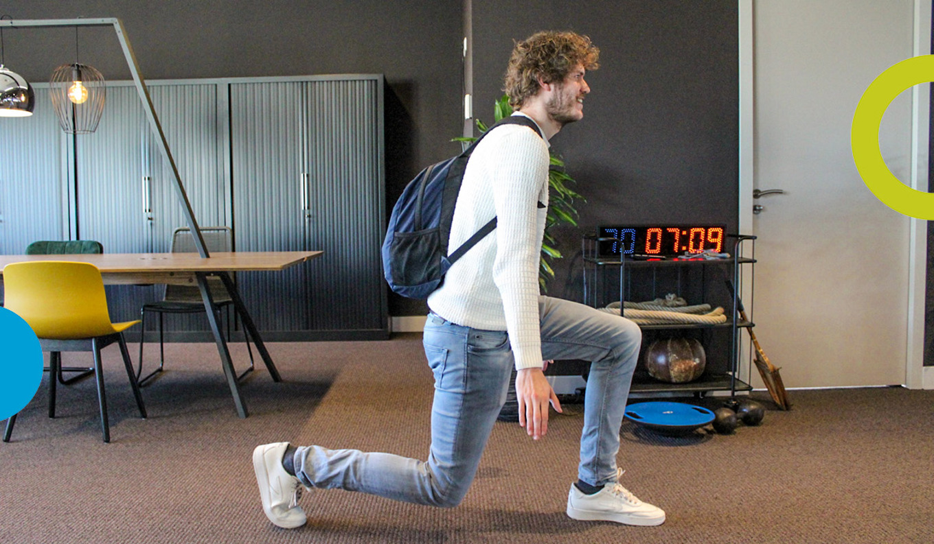 Oefening met rugzak - Bedrijfsfitness Nederland